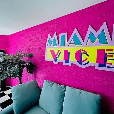 Capsule Miami Vice - Jacuzzi - Billard - Ecran Cinema & Netflix - Ping-Pong - Nintendo & Jeux- Lievin Εξωτερικό φωτογραφία
