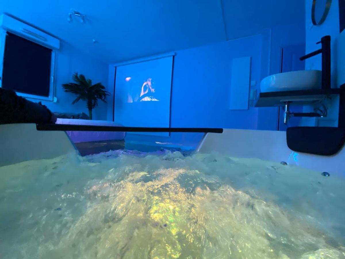 Capsule Miami Vice - Jacuzzi - Billard - Ecran Cinema & Netflix - Ping-Pong - Nintendo & Jeux- Lievin Εξωτερικό φωτογραφία