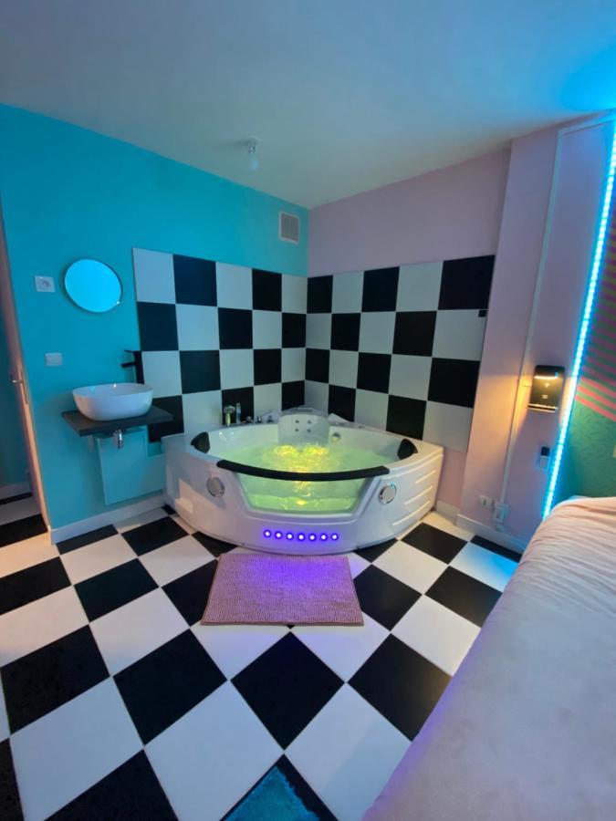 Capsule Miami Vice - Jacuzzi - Billard - Ecran Cinema & Netflix - Ping-Pong - Nintendo & Jeux- Lievin Εξωτερικό φωτογραφία
