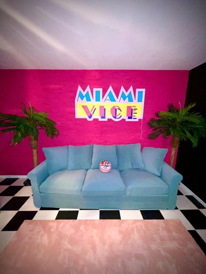 Capsule Miami Vice - Jacuzzi - Billard - Ecran Cinema & Netflix - Ping-Pong - Nintendo & Jeux- Lievin Εξωτερικό φωτογραφία