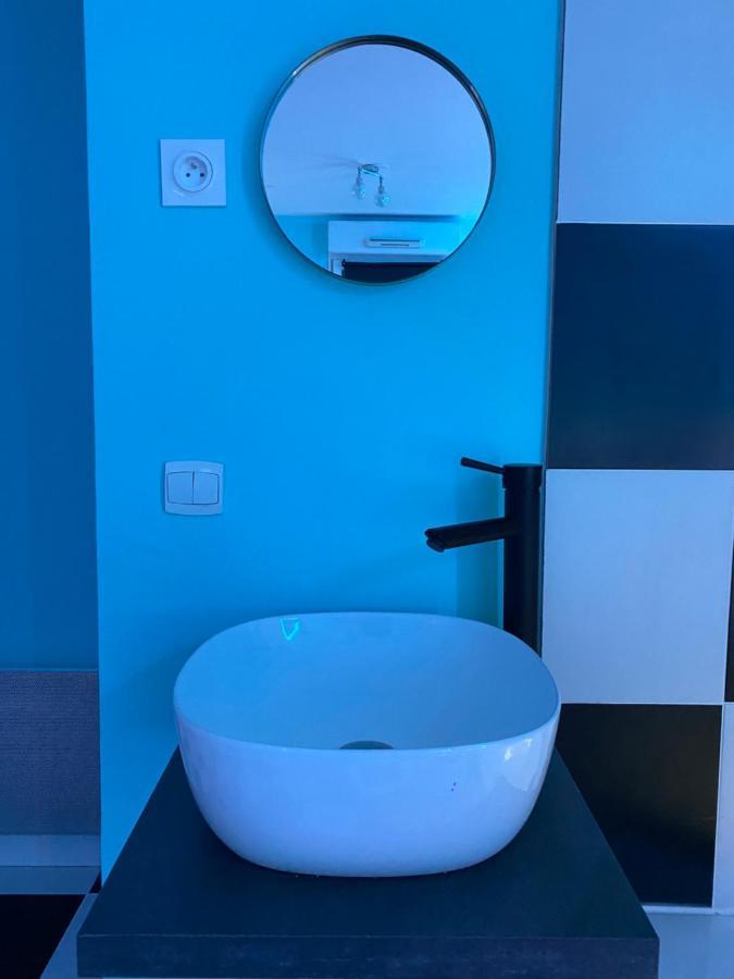 Capsule Miami Vice - Jacuzzi - Billard - Ecran Cinema & Netflix - Ping-Pong - Nintendo & Jeux- Lievin Εξωτερικό φωτογραφία