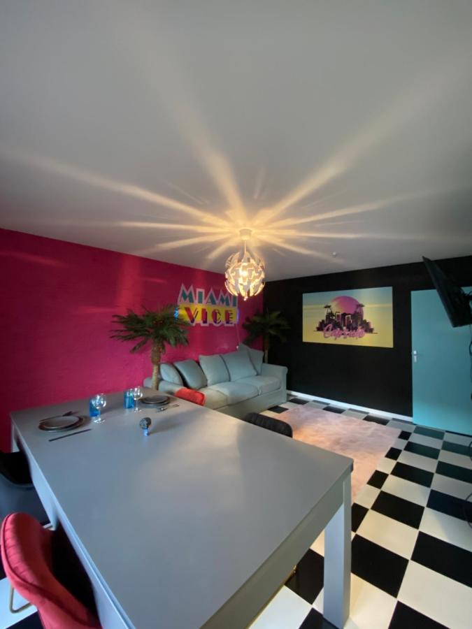 Capsule Miami Vice - Jacuzzi - Billard - Ecran Cinema & Netflix - Ping-Pong - Nintendo & Jeux- Lievin Εξωτερικό φωτογραφία