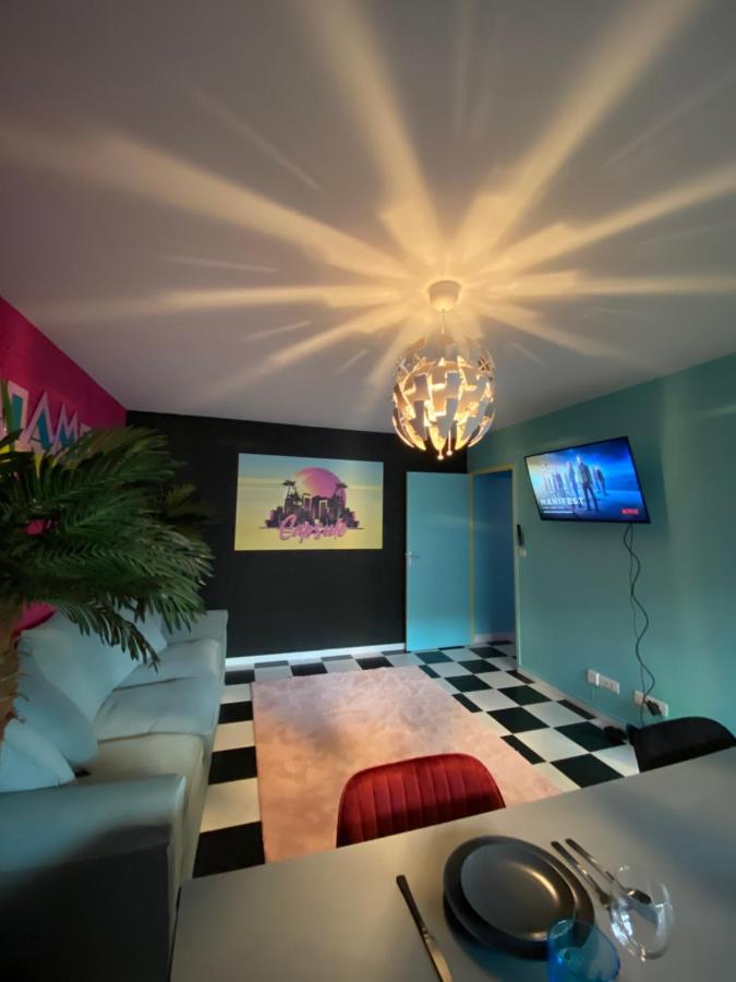 Capsule Miami Vice - Jacuzzi - Billard - Ecran Cinema & Netflix - Ping-Pong - Nintendo & Jeux- Lievin Εξωτερικό φωτογραφία