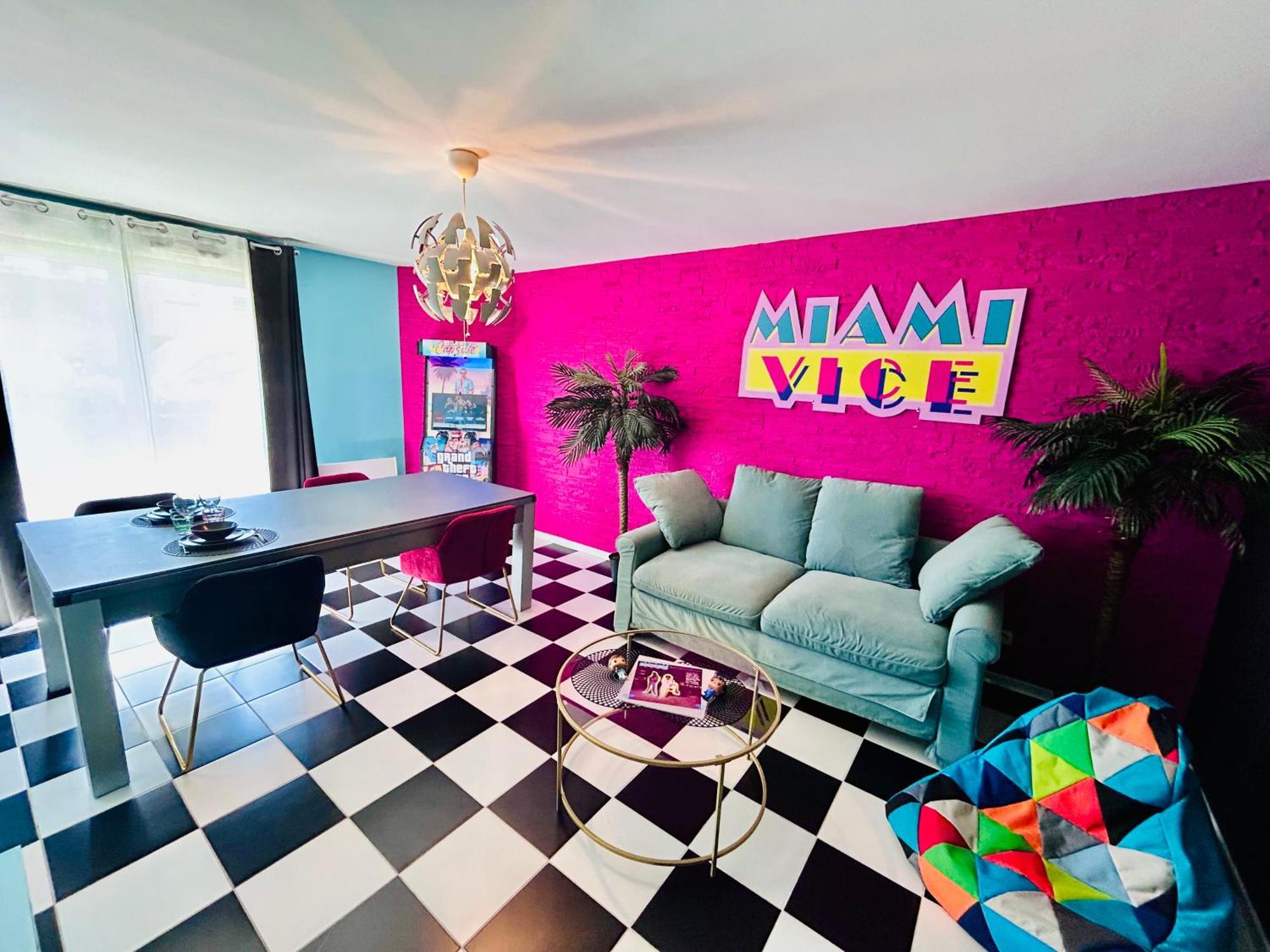 Capsule Miami Vice - Jacuzzi - Billard - Ecran Cinema & Netflix - Ping-Pong - Nintendo & Jeux- Lievin Εξωτερικό φωτογραφία