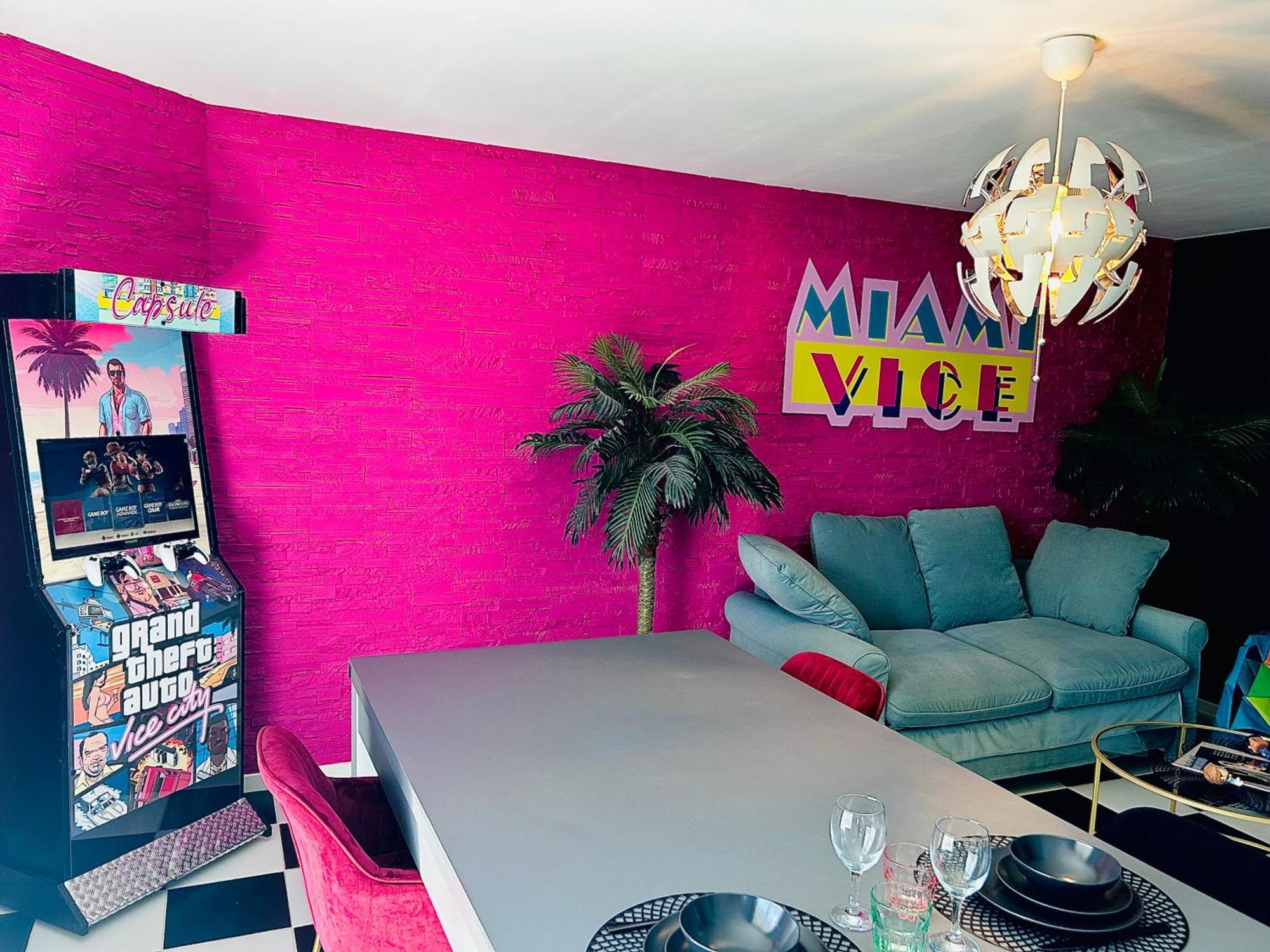 Capsule Miami Vice - Jacuzzi - Billard - Ecran Cinema & Netflix - Ping-Pong - Nintendo & Jeux- Lievin Εξωτερικό φωτογραφία