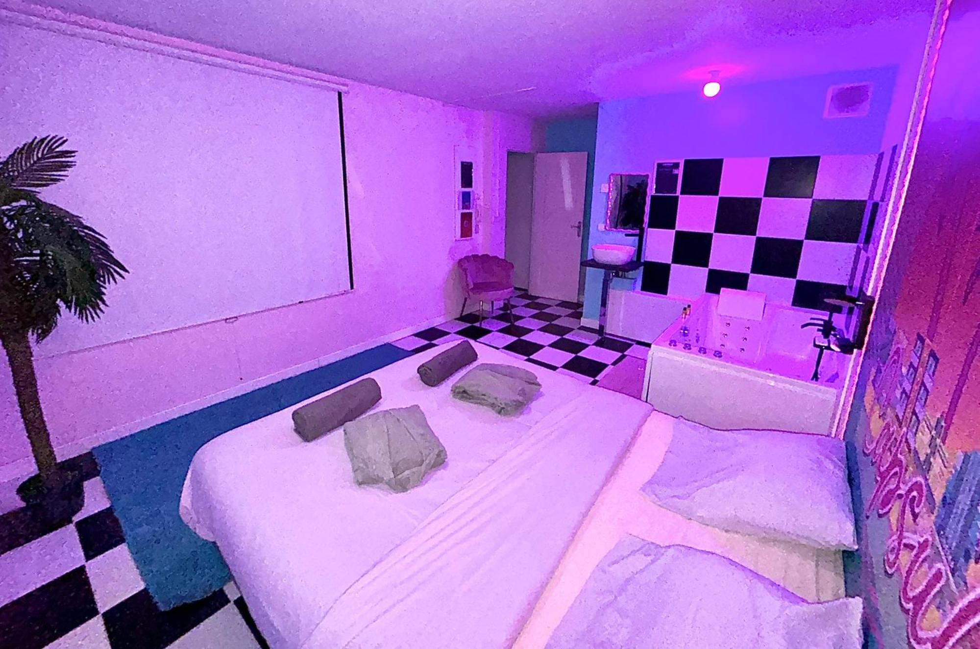 Capsule Miami Vice - Jacuzzi - Billard - Ecran Cinema & Netflix - Ping-Pong - Nintendo & Jeux- Lievin Εξωτερικό φωτογραφία